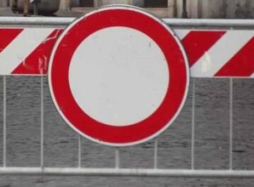 Leggi: «Divieto di transito in un tratto…»